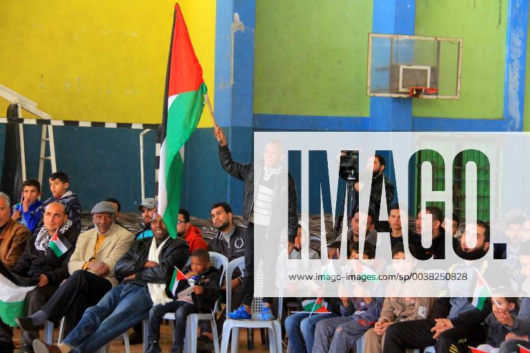Rafah, Gaza Strip, Palestinian Territory - Palestinian fans watch the 2019 AFC Asian Cup Group B football match between Palestine and Australia, in Rafah in the souhtern Gaza Strip on January 11, 2019. The match ended in 3-0 to Australia Middle East News - January 11, 2019 - ZUMAap3_ 88356777st