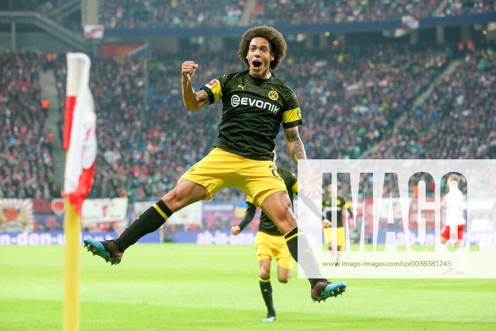 KW03 RB Leipzig - Dortmund Fussball Bundesliga Leipzig, 19.01.2019, Red Bull Arena, Fussball, Herren, 1. Bundesliga, 18. Spieltag , RB Leipzig - Borussia Dortmund , Im Bild: Tor für Dortmund, Axel Witsel (28, Dortmund) bejubelt seinen Treffer zum 0:1 , Gemäß den Vorgaben der DFL (Deutsche Fußball Liga) ist es untersagt, in dem Stadion und oder vom Spiel angefertigte Fotoaufnahmen in Form von Sequenzbildern und oder videoähnlichen Fotostrecken zu verwerten bzw. verwerten zu lassen. , DFL regulations prohibit any use of photographs as image sequences and or quasi-video. ,