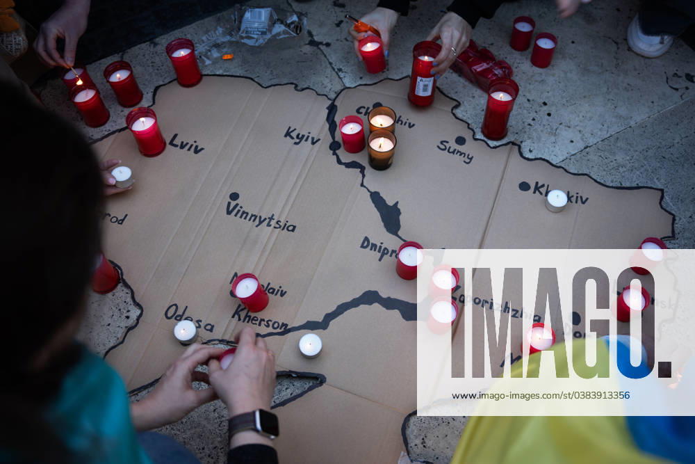 A group of protesters place candles on a map of Ukraine to commemorate all the people who have been killed during the war. Around 200 Ukrainians gathered in Barcelona s Plaza Sant Jaume to demonstrate against the recent massive Russian attacks that have killed dozens of civilians in Kyiv and other cities. Barcelona Spain - ZUMAs197 20240106_aaa_s197_054