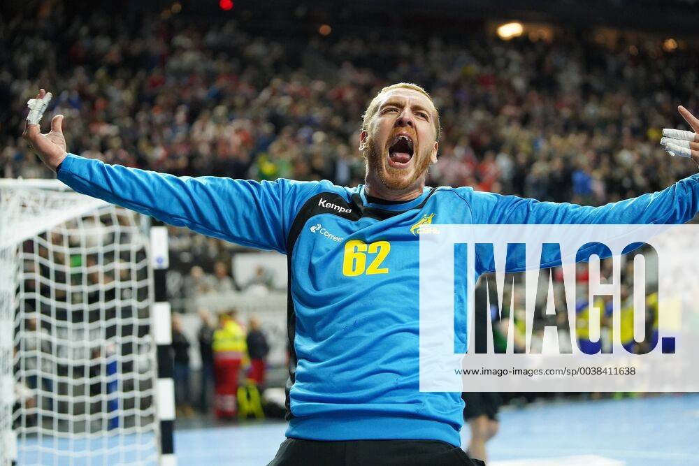 KW03 GER, IHF WM 2019, Brasilien (BRA) vs Kroatien (CRO) 20.01.2019, Lanxess Arena Koeln, GER, IHF WM 2019, Brasilien (BRA) vs Kroatien (CRO) im Bild picture shows: Leonardo Tercariol Torwart (BRA 62), freut sich ueber den Sieg