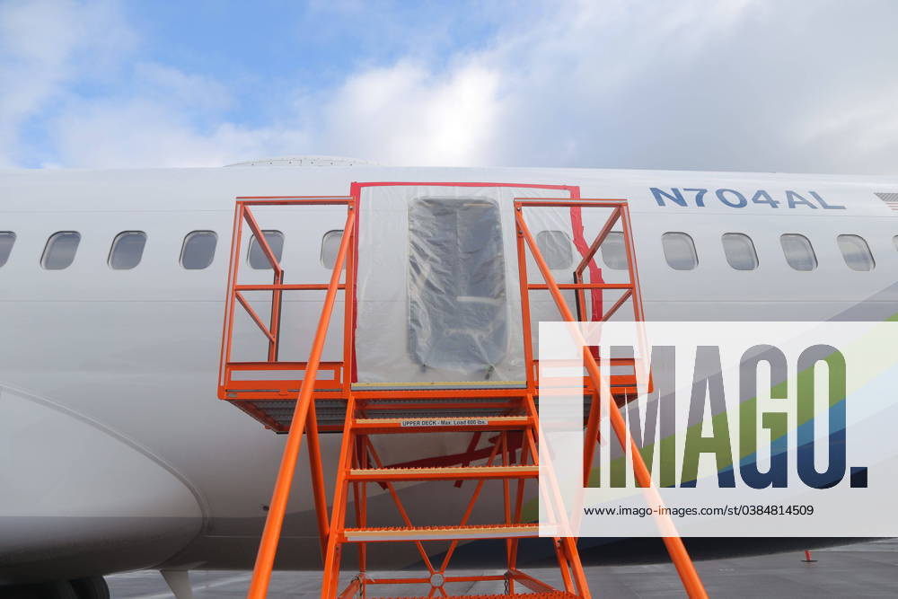 NTSB investigators sealed off the failed door plug of Alaska Airlines Flight 1282, a Boeing 737-9 MAX commercial aircraft, January 7, 2024 in Portland, Oregon. The aircraft suffered a blowout of a door plug on January 5th resulting in uncontrolled decompression of the aircraft and forcing an emergency landing. Portland United States - ZUMAp138 20240108_zaa_p138_008