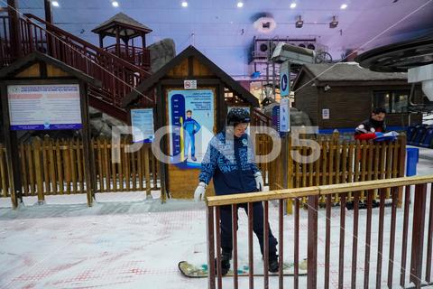 Dudai, UAE - March,20,2023: Attraction in the Mall of the Emirates Ski Dubai in Dubai, UAE, ski dubai sport mall of the emirates ski dubai uae winter slope cold united snow people vacation inside city styles luxury urban mall destinations area united arab emirates emirates tourism arab ski lift snow sports snow resort winter activities healthy skiing people skiing unique building travelling landmark dubai vacation attractions