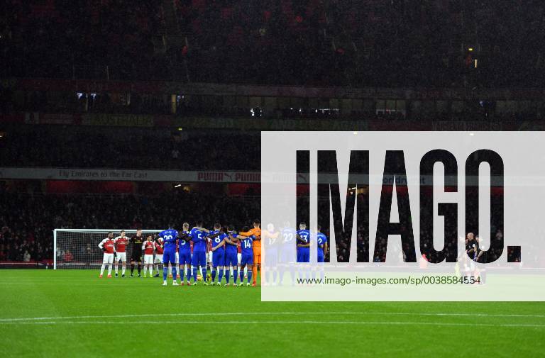 Football - 2018 2019 Premier League - Arsenal vs. Cardiff City The players line up as a mark of respect for Emiliano Sala - the missing player, at The Emirates. COLORSPORT ASHLEY WESTERN