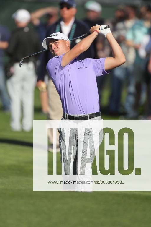 SCOTTSDALE, AZ - FEBRUARY 01: Justin Thomas hits an approach shot on the tenth hole at the second round of the Waste Management Phoenix Open on February 01, 2019, at TPC Scottsdale in Scottsdale, Arizona.(Photo by Will Powers Icon Sportswire) GOLF: FEB 01 PGA Golf Herren - Waste Management Phoenix Open Icon2020020119035