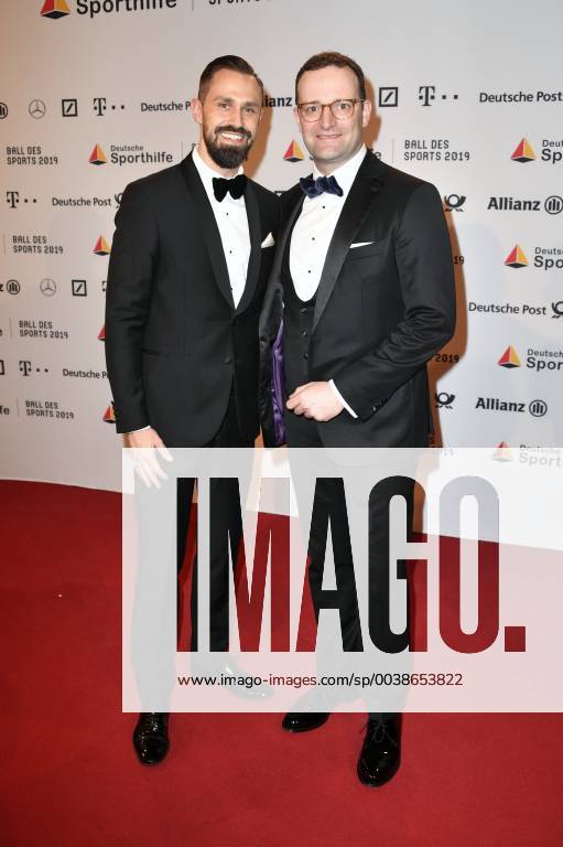 Jens Spahn mit Ehemann Daniel Funke beim 49. Ball des Sports 2019 im RheinMain CongressCenter. Wiesbaden