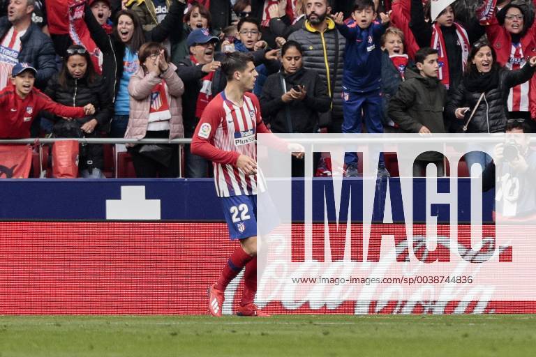 Fußball, Atletico Madrid - Real Madrid Atletico de Madrid s Alvaro Morata celebrates a VAR anulated goal during La Liga match between Atletico de Madrid and Real Madrid at Wanda Metropolitano Stadium in Madrid, Spain. February 09, 2019. (201902090186)