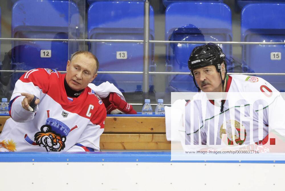 KW07 SOCHI, RUSSIA - FEBRUARY 15, 2019: Russia s President Vladimir Putin (L) and Belarus President Alexander Lukashenko during an Ice hockey Eishockey game at Shayba Arena. Mikhail Metzel TASS TS0A12FE