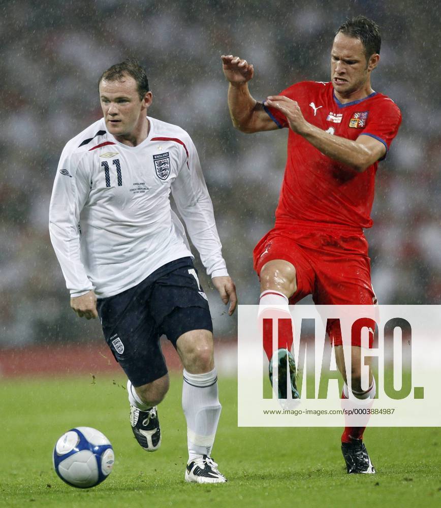 Wayne Rooney (England, li.) gegen Jan Polak (Tschechien) - . Fußball Länderspiel Herren Freundschaftsspiel 2008, Test, Testspiel, Nationalteam, Nationaltrikot, England - Tschechien 2:2 Gruppe London Dynamik,