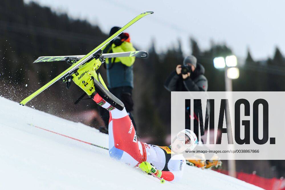 Daniel Yule of Switzerland falls when competing in men«s slalom during the FIS Alpine World Ski Championships on February 17, 2019 in re.