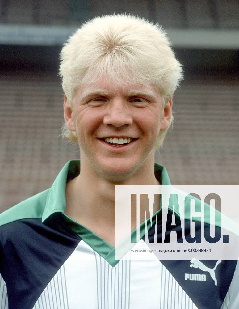 Stefan Effenberg (Borussia Mönchengladbach) Fußball 1. BL Herren Saison 1988 1989, Vorstellung, Präsentation, Porträttermin, Pressetermin, Gladbach Porträt Bökelbergstadion Mönchengladbach