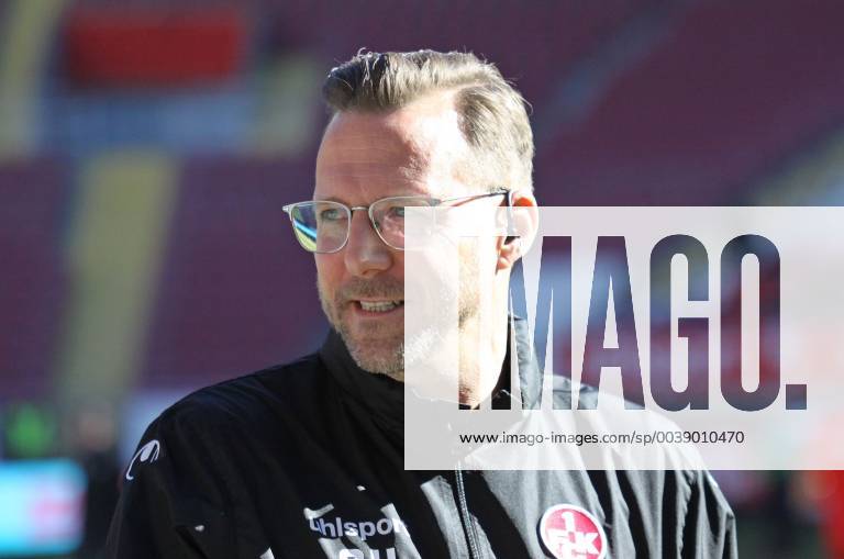 Fussball 3.Liga, 1.FC Kaiserslautern - FSV Zwickau, v.l. Kaiserslautern-Trainer Sascha Hildmann Kaiserslautern