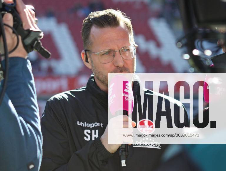 Fussball 3.Liga, 1.FC Kaiserslautern - FSV Zwickau, v.l. Kaiserslautern-Trainer Sascha Hildmann Kaiserslautern