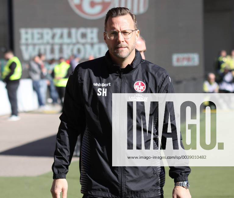 Fussball 3.Liga, 1.FC Kaiserslautern - FSV Zwickau, v.l. Kaiserslautern-Trainer Sascha Hildmann Kaiserslautern