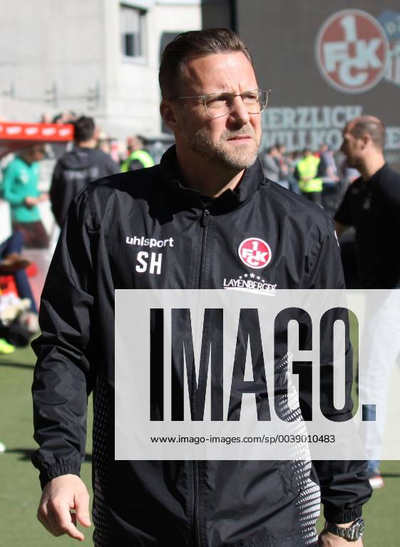 Fussball 3.Liga, 1.FC Kaiserslautern - FSV Zwickau, v.l. Kaiserslautern-Trainer Sascha Hildmann Kaiserslautern