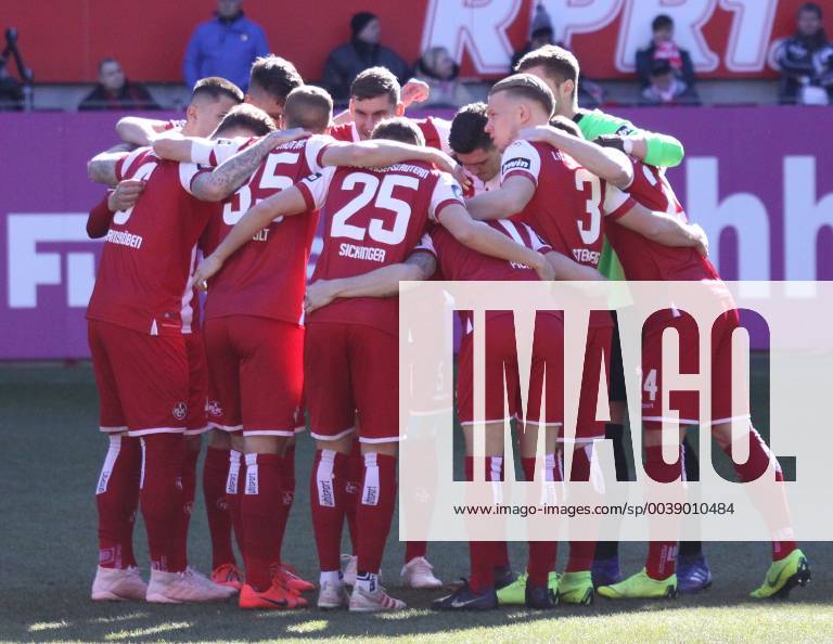 Fussball 3.Liga, 1.FC Kaiserslautern - FSV Zwickau, v.l. Die Mannschaft des 1.FC Kaiserslautern kurz vor Spielbeginn Kaiserslautern