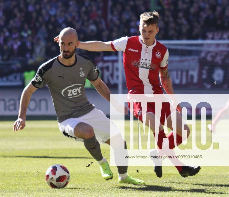 Fussball 3.Liga, 1.FC Kaiserslautern - FSV Zwickau, v.l. Nico Antonitsch (Zwickau) Florian Pick (Kaiserslautern) Kaiserslautern
