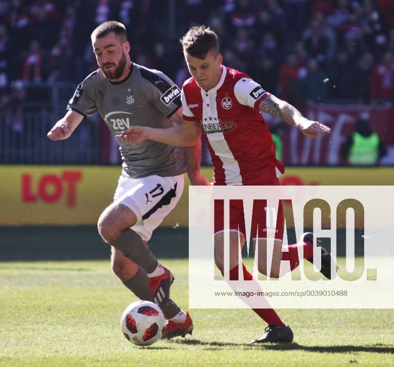 Fussball 3.Liga, 1.FC Kaiserslautern - FSV Zwickau, v.l. Morris Schröter (Zwickau) Florian Pick (Kaiserslautern) Kaiserslautern