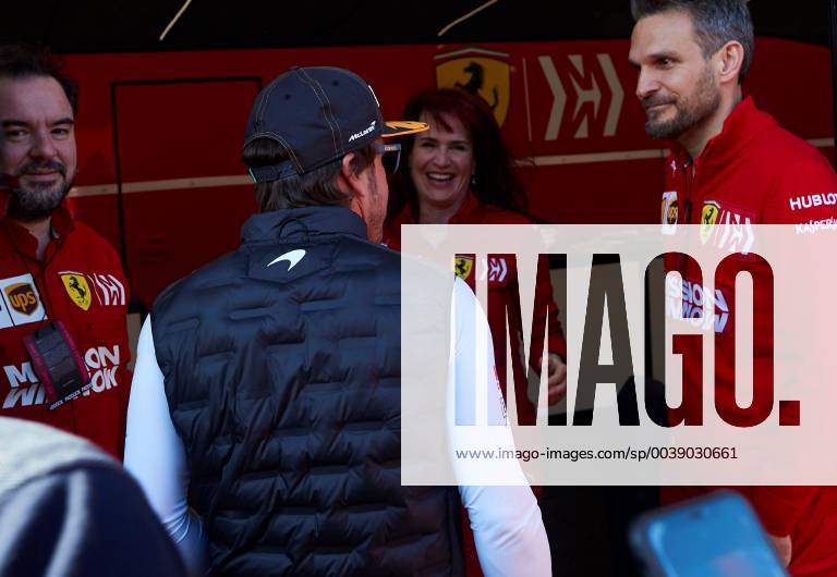 Spanish Formula One driver Fernando Alonso (C) visits the Ferrari team facilities during the official pre-season training sessions at Barcelona-Catalunya circuit in Montmelo, Barcelona, Spain, 26 February 2019. Pre-season training session !ACHTUNG: NUR REDAKTIONELLE NUTZUNG!