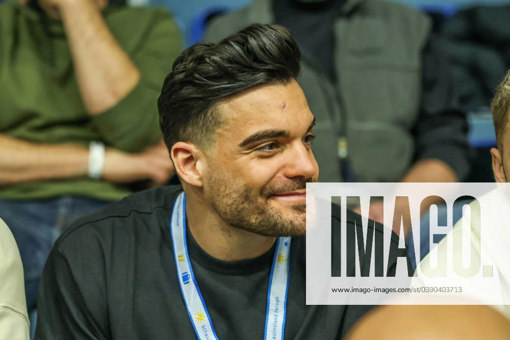 Fussball, Saison 2023 2024,Hallenturnier in Gummersbach, Influencer Stefano Zarrella Gummersbach Schwalbe Arena Deutschland xRHR-FOTO TRx