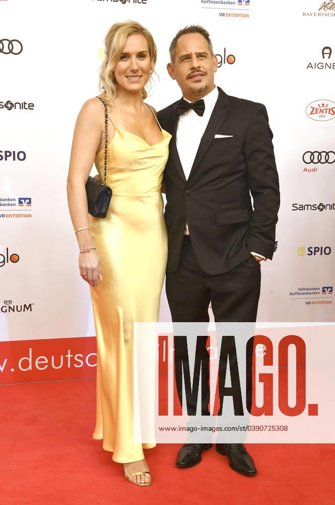 Entertainment Themen der Woche KW03 Moritz Bleibtreu mit Ehefrau Saskia Bleibtreu beim 48. Deutschen Filmball 2024 im Hotel Bayerischer Hof. München