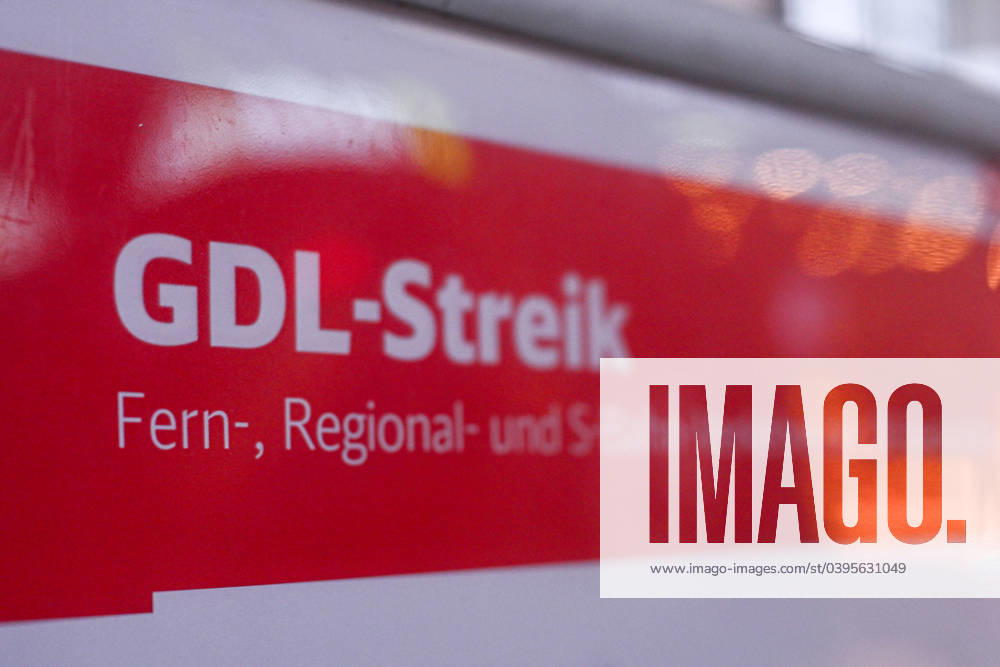 Bielefeld, Hauptbahnhof, Die Lokfuehrergewerkschaft GDL (Gewerkschaft Deutscher Lokomotivfuehrer) hat zu einem weiter mehrtaegigen Streik im deutschen Bahnverkehr aufgerufen. Bielefeld Hauptbahnhof Bielefeld Nordrhein-Westfalen Deutschland xRHR-FOTO TKx