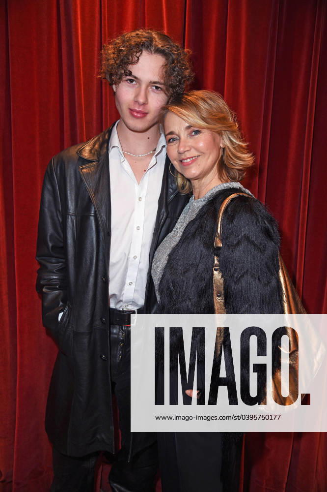 Tina Ruland mit Sohn Jahvis Ruland - bei der Premiere der Dokumentation Graciano Rocchigiani - Das Herz eines Boxers im Colosseum in Berlin am 24.01.2024