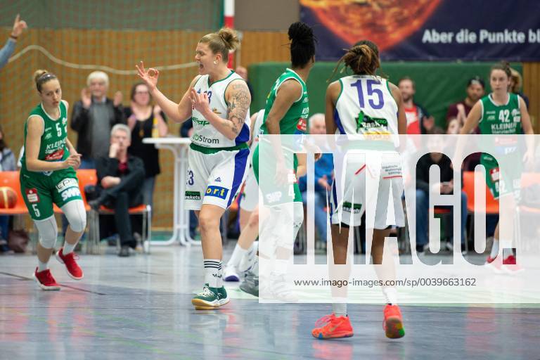 Flippo Baskets BG 74 - Rutronik Stars Keltern Basketball Damen DBBL, Playoffs Viertelfinale, Spiel 2 flippo Baskets BG 74 - Rutronik Stars Keltern, 03.04.2019, Göttingen. Göttingens Klaudia Grudzien (M) gestikuliert im Spiel. Göttingen Niedersachsen Deutschland