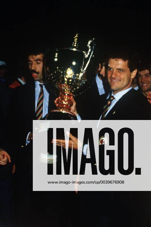 PREMIAZIONE FABIO CAPELLO, PIETRO PAOLO VIRDIS STAGIONE 1986-87 MUNDIALITO PER CLUB 1987 MILAN-BARCELLONA 1-0