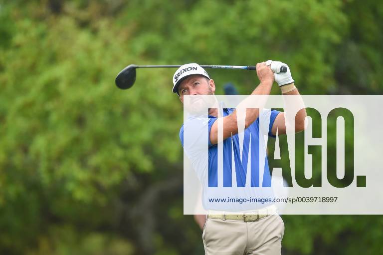 SAN ANTONIO, TX - APRIL 06: Graeme McDowell watches his tee shot on hole 2 during the third round of the Valero Texas Open on April 6, 2019 at the TPC San Antonio Oaks Course in San Antonio, TX. (Photo by Daniel Dunn Icon Sportswire) GOLF: APR 06 PGA Golf Herren - Valero Texas Open Icon190406022