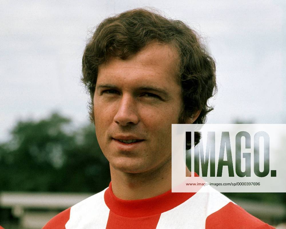Franz Beckenbauer (FC Bayern München) Fußball 1. BL Herren Saison 1970 1971, Vorstellung, Präsentation, Porträttermin, Pressetermin Porträt München