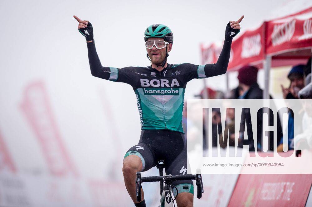 KW16 Felix Grossschartner (AUT BORA-hansgrohe) gewinnt die 5.Etappe der Türkei Rundfahrt 2019 und uebernimmt gleichzeitig die Gesamtwertung - Finish - Ziel - Zielsprint - Zielankunft - Finale - Final - Sprint - Jubel - Freude - Luck - Emotion - Emotionen - Mimik - Mimic - Gestik - Gestic - Aktion Rennszene - Querformat - quer - horizontal - Event Veranstaltung: 55. Presidential Cycling Tour of Turkey - 5.Etappe Stage 5: Bursa to Kartepe 164.1 km - Ort Location: Kartepe - Region: Provinz Kocaeli - Land Country: Türkei Turkey - Europa Europe - Asien Asia - Datum Date: 20.04.2019