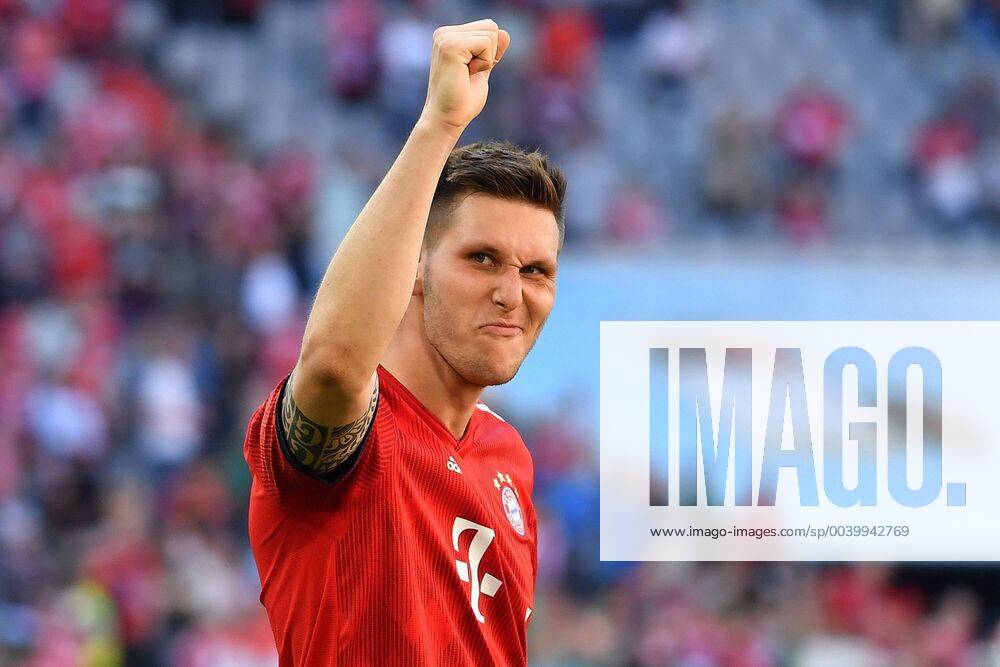 KW16 Schlussjubel Niklas SUELE (Bayern Muenchen), Jubel,Freude,Begeisterung, Aktion,Einzelbild,angeschnittenes Einzelmotiv,Halbfigur,halbe Figur. Fussball 1. Bundesliga, 30.Spieltag,Spieltag30, FC Bayern Muenchen M) - SV Werder Bremen (HB), am 20.04.2019 in Muenchen A L L I A N Z A R E N A, DFL REGULATIONS PROHIBIT ANY USE OF PHOTOGRAPHS AS IMAGE SEQUENCES AND OR QUASI-VIDEO.