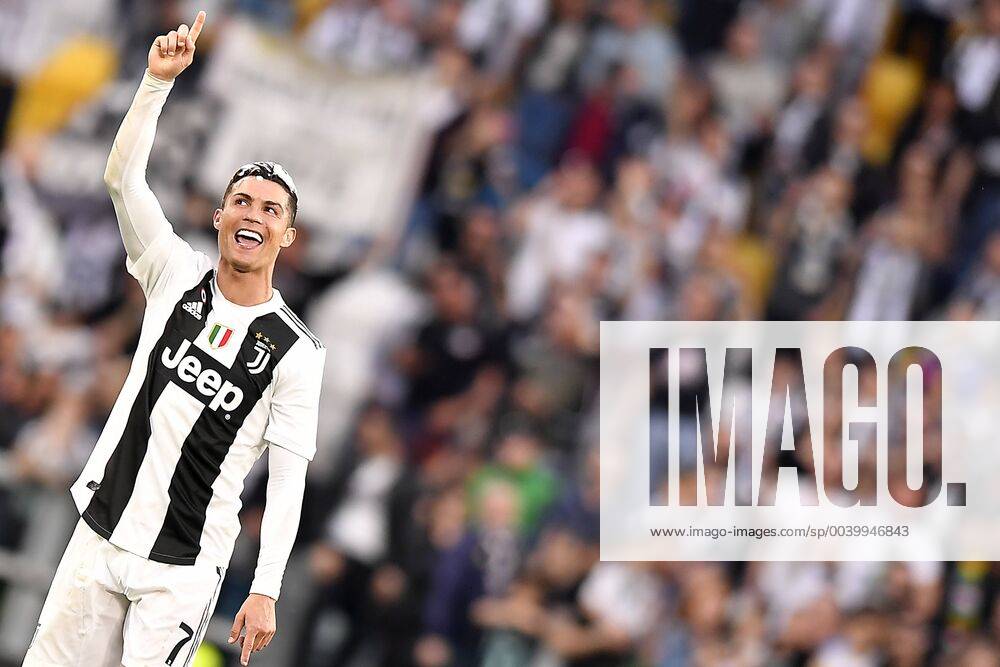KW16 Fußball, Juventus Turin vorzeitig italienischer Meister Photo LaPresse - Fabio Ferrari April 20, 2019 Turin, Italy soccer Juventus Fc vs Fiorentina - Italian Football Championship League A TIM 2018 2019 - Allianz Stadium. In the pic:Cristiano Ronaldo (Juventus F.C.);