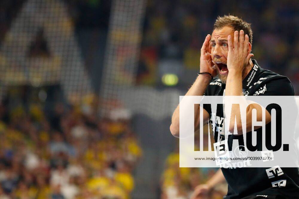 KW16 Rhein-Neckar Loewen vs. SG Flensburg-Handewitt 21.04.2019 SAP Arena in Mannheim DKB Handball Bundesliga Trainer Maik Machulla (Flensburg), Aktion Einzelbild Gestik Geste gestikuliert Mimik starker Gesichtsausdruck Emotion
