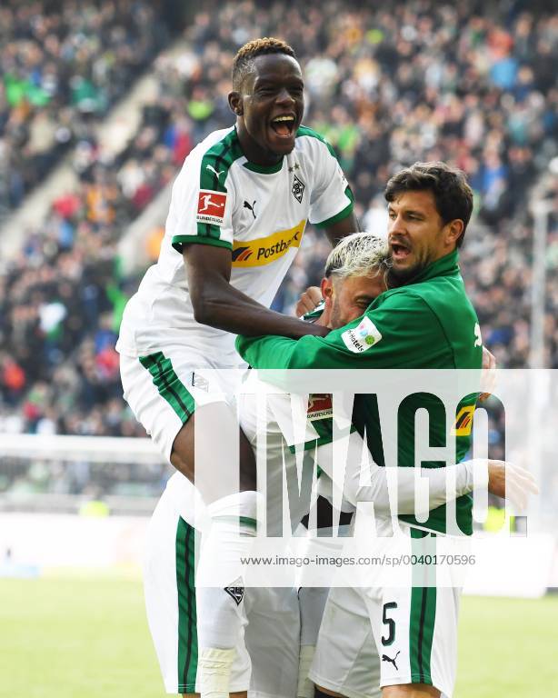 Fussball, 1.BL Saison 2018 2019, Spieltag 32, Borussia Mönchengladbach vs TSG 1899 Hoffenheim, 04.05.2019, Stadion im Borussia Park Mönchengladbach, Denis Zakaria, Josip Drmic, Tobias Strobl, alle Borussia Mönchengladbach, Torjubel