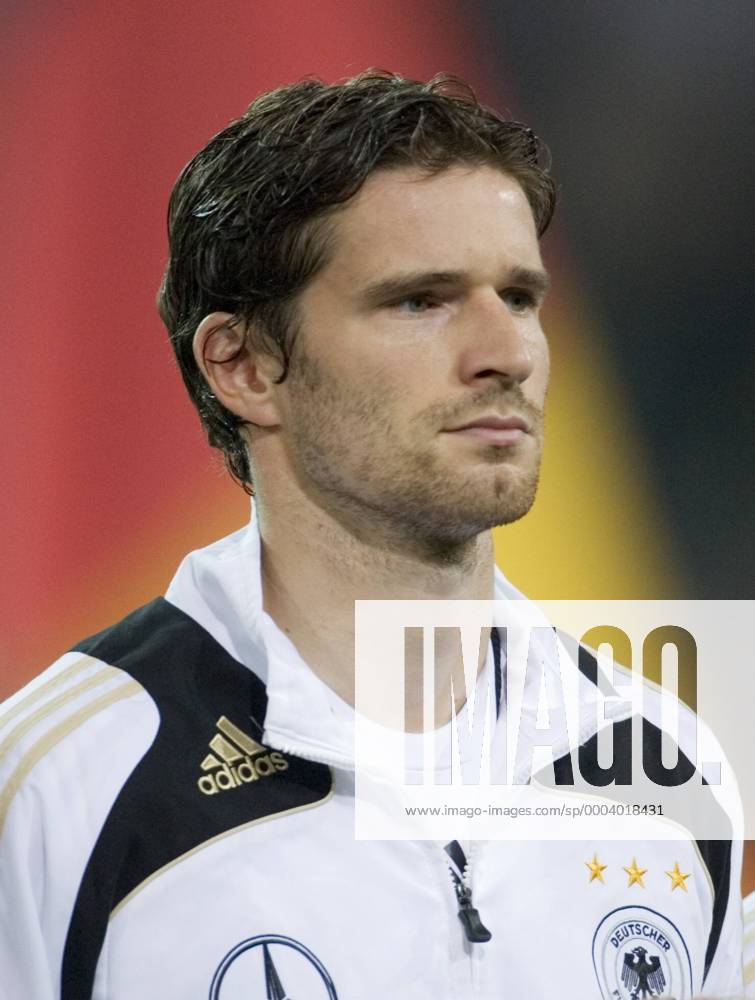 Arne Friedrich (Deutschland) - Nationalhymne Fußball Länderspiel Herren WM Quali 2008, Nationalteam, Vdig Porträt Dortmund