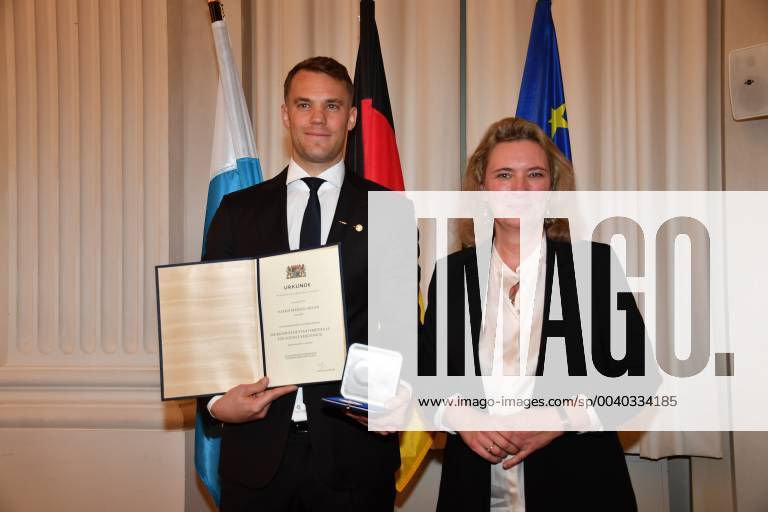 Manuel Neuer und Kerstin Schreyer (Sozialministerin) Verleihung der Sozialmedaille Bayerische Staatsmedaille für soziale Verdienste Max-Joseph-Saal Residenz München 13. Mai 2019
