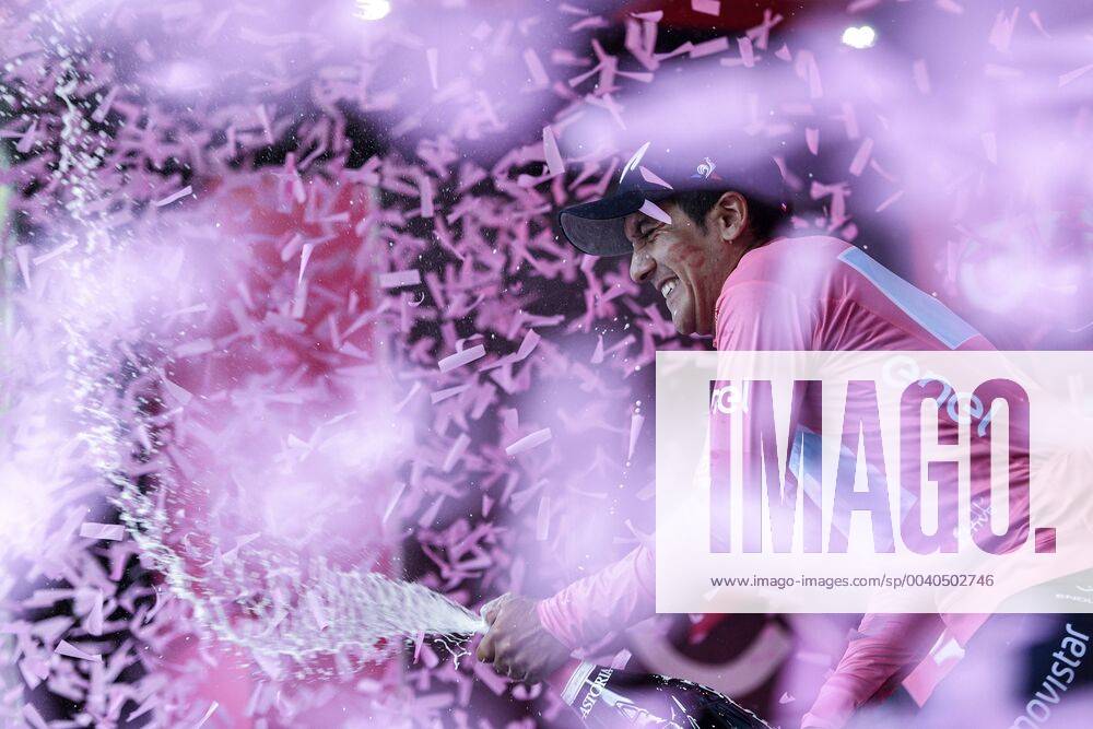 KW21 Giro d`Italia, 14. Etappe Photo Marco Alpozzi - LaPresse May 25, 2019 Saint-Vincent (Italy) Cycling Giro d Italia 2019 - 102th edition - stage 14 From Saint-Vincent to Courmayeur (Skyway Monte Bianco) In the pic: CARAPAZ Richard (ECU)(MOVISTAR TEAM)