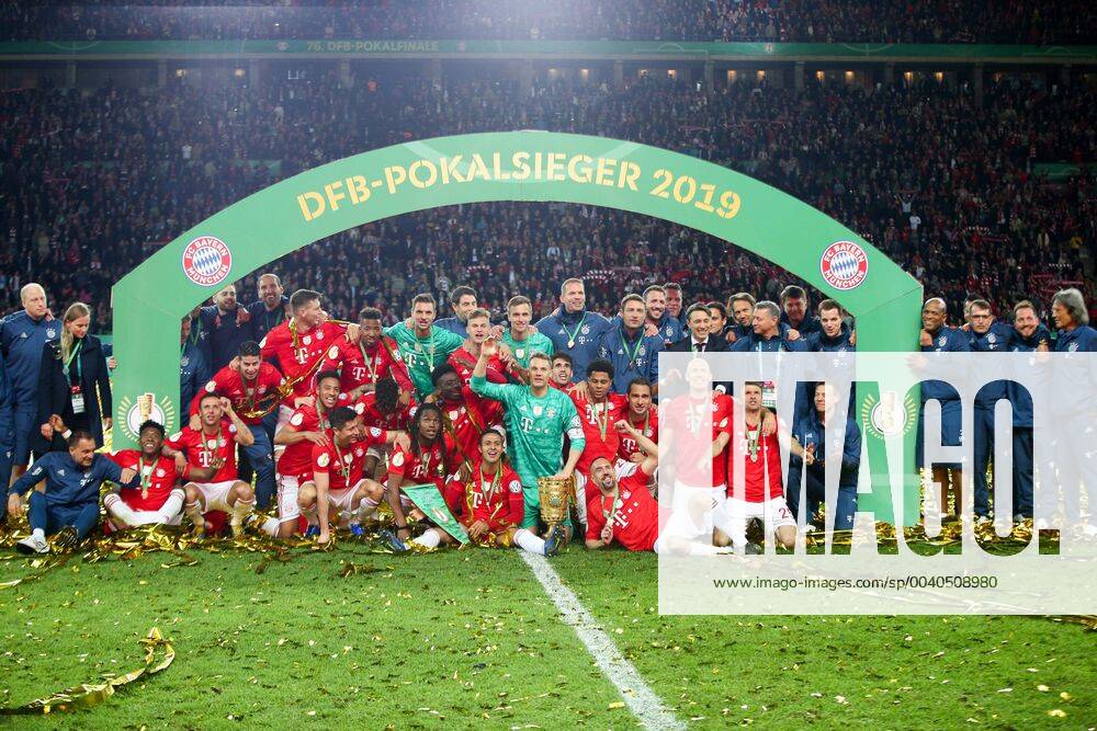 KW21 Siegerfoto, Pokalsieger der Mannschaft, RB Leipzig vs. FC Bayern Muenchen, Fussball, Finale, DFB-Pokal, 25.05.2019 DFL REGULATIONS PROHIBIT ANY USE OF PHOTOGRAPHS AS IMAGE SEQUENCES AND OR QUASI-VIDEO Berlin Berlin Deutschland