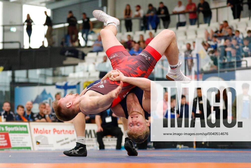 KW21 Deutsche Meisterschaften im Ringen 2019 Kaufbeuren, Deutschland 25. Mai 2019 Deutsche Meisterschaften im griechisch roemisch Stil. 67kg Andrej Ginc (rot RSV Frankfurt Oder) vs. Witalis Lazovski (blau SV Burghausen)