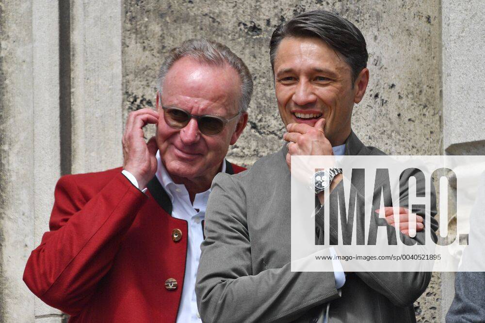 KW21 Niko KOVAC (Trainer Bayern Muenchen) mit Karl Heinz RUMMENIGGE, (Vorstandsvorsitzender). FC Bayern Muenchen-Meisterfeier auf dem Rathausbalkon Marienplatz in Muenchen am 26.05.2019. Fussball,Saison 2018 19, DFB Pokal Finale RB Leipzig (L) - FC Bayern Muenchen (M) 0-3.