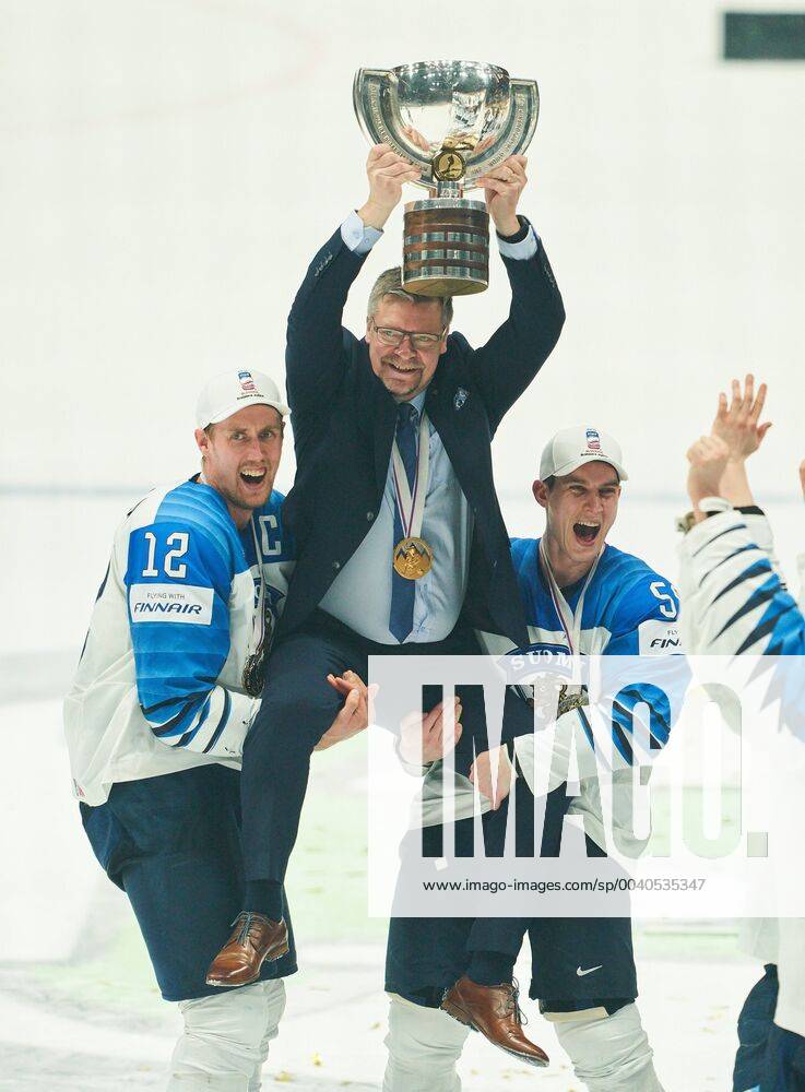 KW21 Eishockey WM, Finale, Finnland ist Weltmeister Finland won the title and celebrate: Jukka JALONEN, FIN headcoach, team manager, Marko ANTTILA, FIN 12 Atte OHTAMAA, FIN 55 with trophy, pott CANADA - FINLAND 1-3 Kanada - Finnland FINAL IIHF Ice hockey, Eishockey WORLD CHAMPIONSHIPS in Bratislava, Slovakia, Slowakei, May 26, 2019, Season 2018 2019, Photographer: Peter Schatz