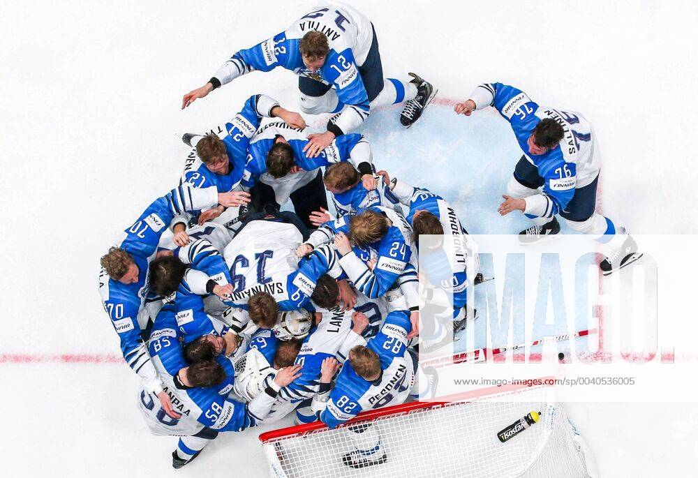 KW21 Eishockey WM, Finale, Finnland ist Weltmeister BRATISLAVA, SLOVAKIA - MAY 26, 2019: Finland s players celebrate their victory in the 2019 IIHF Ice hockey, Eishockey World Championship, WM, Weltmeisterschaft Gold medal match against Canada at Ondrej Nepela Arena. The Finnish team won the game 3-1. Alexander Demianchuk TASS TS0ACE79