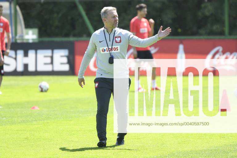 WARSZAWA 31.05.2019 TRENING REPREZENTACJI POLSKI --- POLISH FOOTBALL national team, Nationalteam TRAINING SESSION IN WARSAW TRENER JERZY BRZECZEK FOT. MACIEJ BIALY FOTOPYK NEWSPIX.PL --- Newspix.pl 190531BIA017