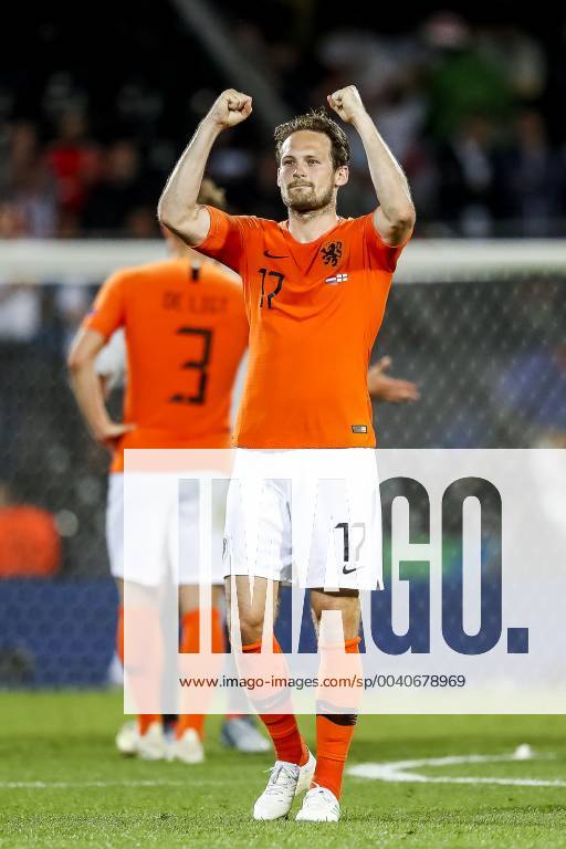 GUIMARAES, 06-06-2019, Estadio D. Afonso Henriques , UEFA Nations League Semi Final. Netherlands player Daley Blind thanking fans during the game Netherlands - England Netherlands - England x3611440x