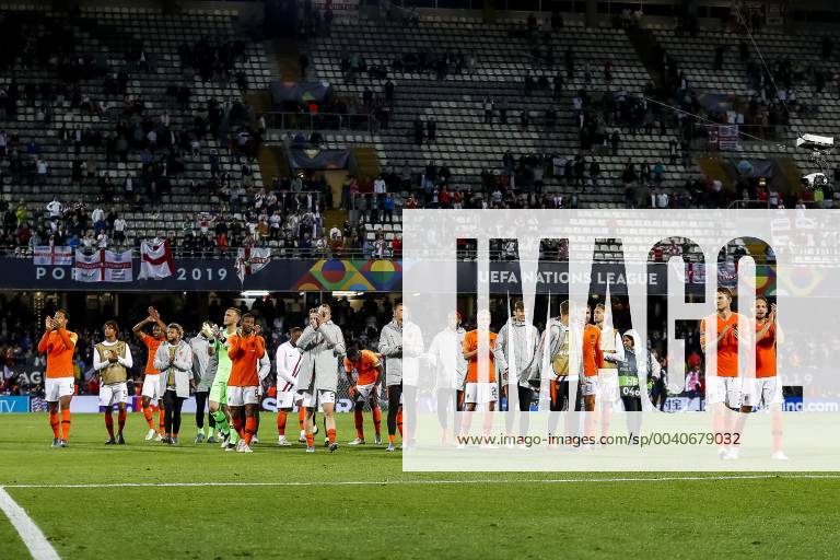 GUIMARAES, 06-06-2019, Estadio D. Afonso Henriques , UEFA Nations League Semi Final. Dutch players thanking fans during the game Netherlands - England Netherlands - England x3611442x
