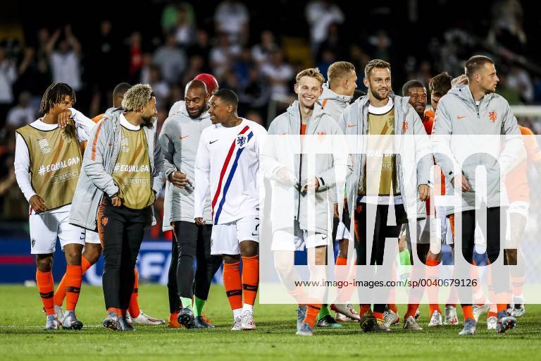 GUIMARAES, 06-06-2019, Estadio D. Afonso Henriques , UEFA Nations League Semi Final. Dutch players thanking fans, Netherlands player Frenkie de Jong, during the game Netherlands - England Netherlands - England x3611481x