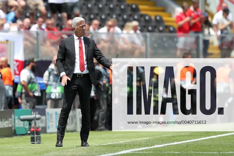 Guimaraes, Portugal - Switzerland s head coach Vladimir Petkovic gestures during the UEFA Nations League Third-place football match between Switzerland and England, at the Dom Afonso Henriques stadium in Guimaraes, Portugal, on June 9, 2019. Switzerland vs England - UEFA Nations League Third-place match - ZUMAn230 20190609_zaa_n230_062