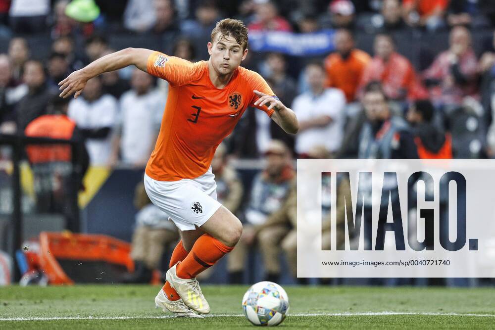 GUIMARAES, 06-06-2019, Estadio D. Afonso Henriques , UEFA Nations League Semi Final. Netherlands player Matthijs de Ligt on the ball during the game Netherlands - England 3-1. Netherlands - England x3634844x