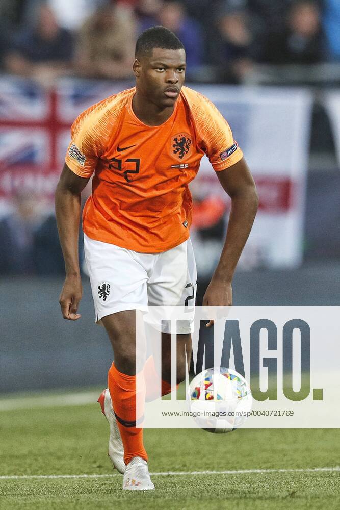 GUIMARAES, 06-06-2019, Estadio D. Afonso Henriques , UEFA Nations League Semi Final. Netherlands player Denzel Dumfries on the ball during the game Netherlands - England 3-1. Netherlands - England x3634867x